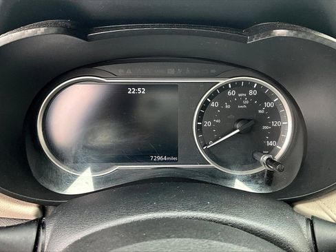 Used 2021 Nissan Versa SV image 16