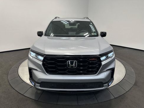 Certified 2025 Honda Pilot TrailSport image 3
