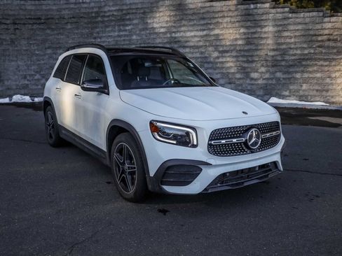 Used 2023 Mercedes-Benz GLB 250 4MATIC image 2