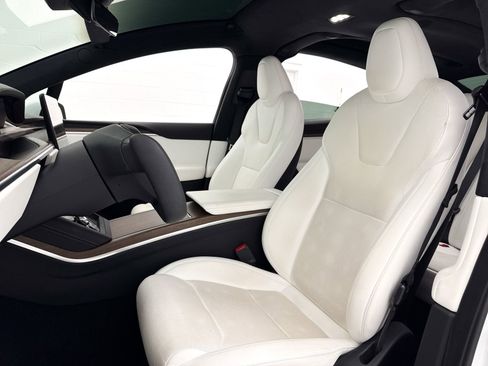 Used 2022 Tesla Model X image 19