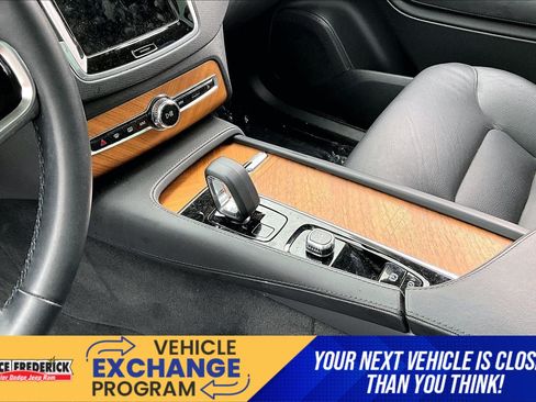 Used 2024 Volvo XC90 B5 Plus AWD/4WD image 14