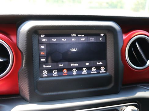Used 2021 Jeep Wrangler Rubicon AWD/4WD image 18