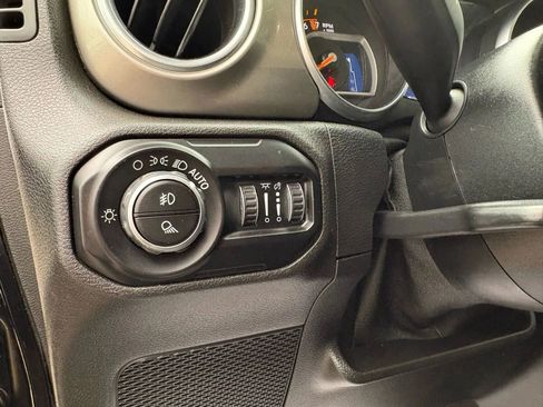 Used 2020 Jeep Gladiator Overland AWD/4WD image 29