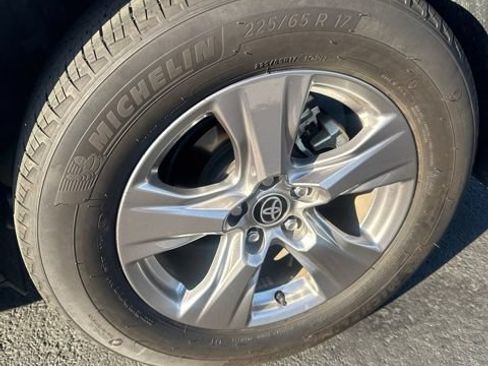 Used 2025 Toyota RAV4 XLE FWD image 10