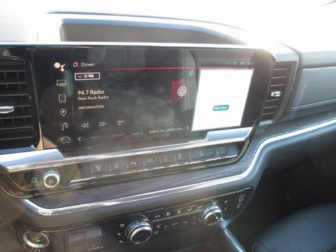 Used 2025 GMC Sierra 2500 SLT w/ SLT Premium Package image 30