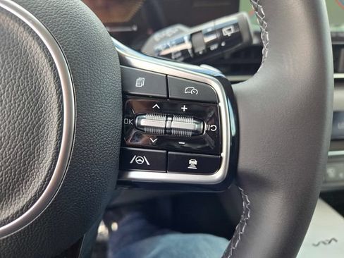 New 2026 Kia Carnival EX FWD image 19