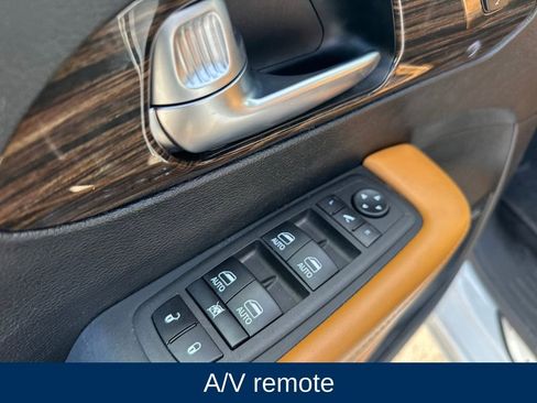 Used 2023 Chrysler Pacifica Pinnacle image 9