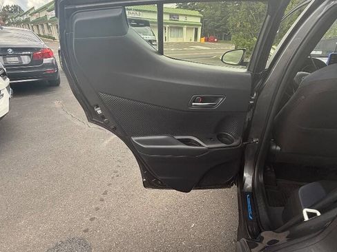 Used 2020 Toyota C-HR XLE image 16