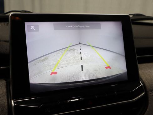 Used 2024 Jeep Compass Latitude image 3