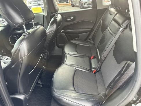 Used 2019 Jeep Compass Latitude w/ Popular Equipment Group AWD/4WD image 17