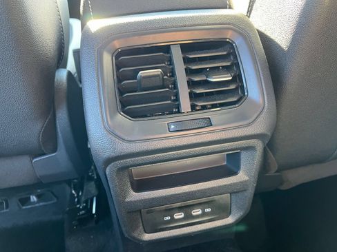 Used 2026 Volkswagen Taos SE AWD/4WD image 19