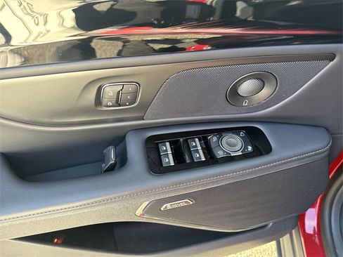 Certified 2024 Lincoln Nautilus Reserve w/ Equipment Group 202A image 13