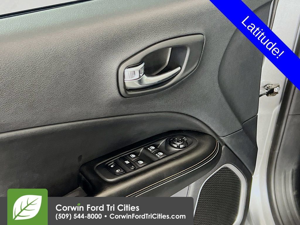 Used 2020 Jeep Compass Latitude w/ Popular Equipment Group AWD/4WD image 12