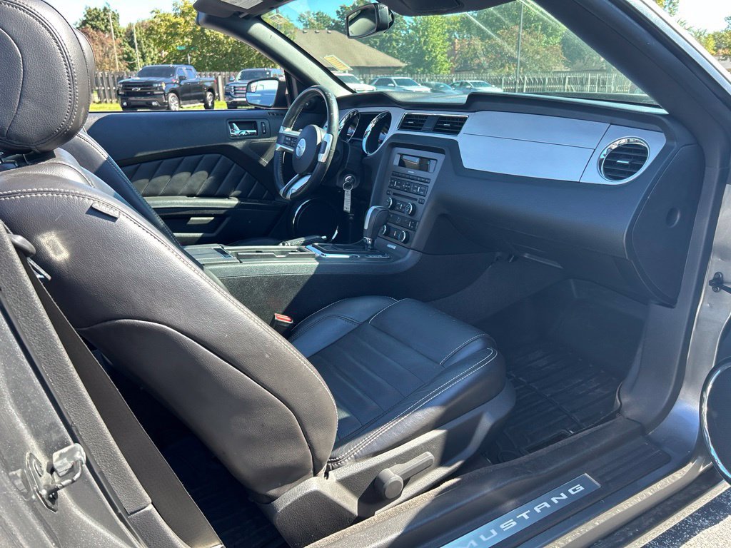 Used 2013 Ford Mustang Premium RWD image 35