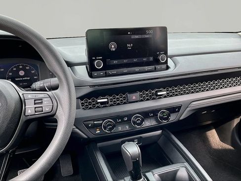 Used 2025 Honda Accord SE image 9