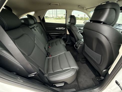 Used 2023 Genesis GV70 2.5T AWD/4WD image 17