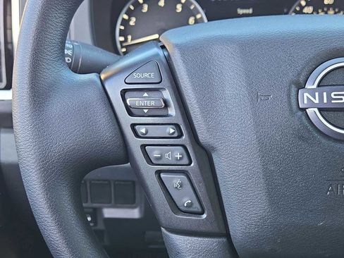 Used 2025 Nissan Frontier SV image 22
