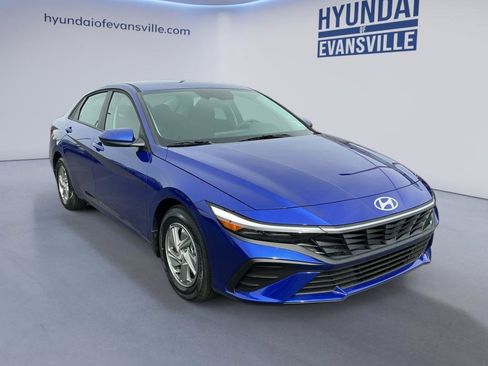 New 2026 Hyundai Elantra SE image 2