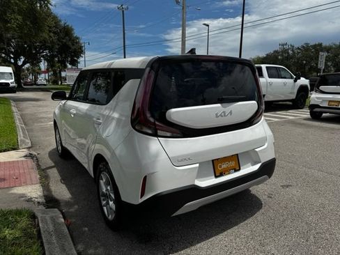 Used 2025 Kia Soul LX w/ LX Technology Package FWD image 4