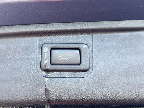 Used 2017 Subaru Outback 3.6R Limited image 11