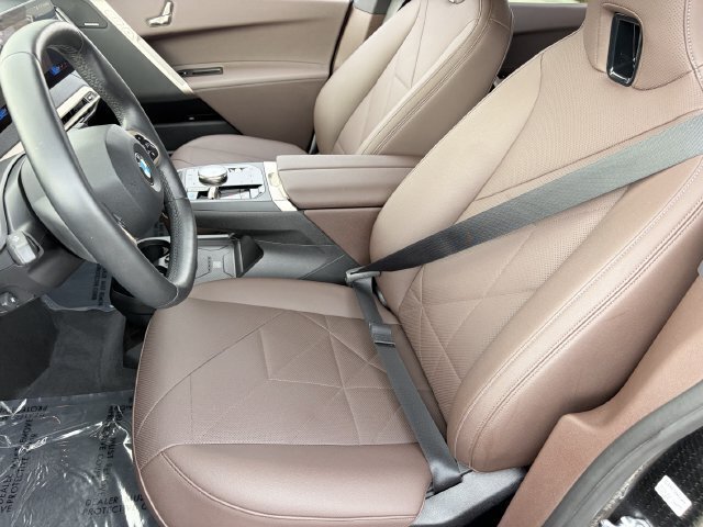 Used 2026 BMW iX xDrive45 w/ Premium Package AWD/4WD image 21