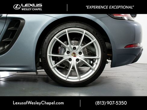 Used 2025 Porsche 718 Cayman RWD image 11
