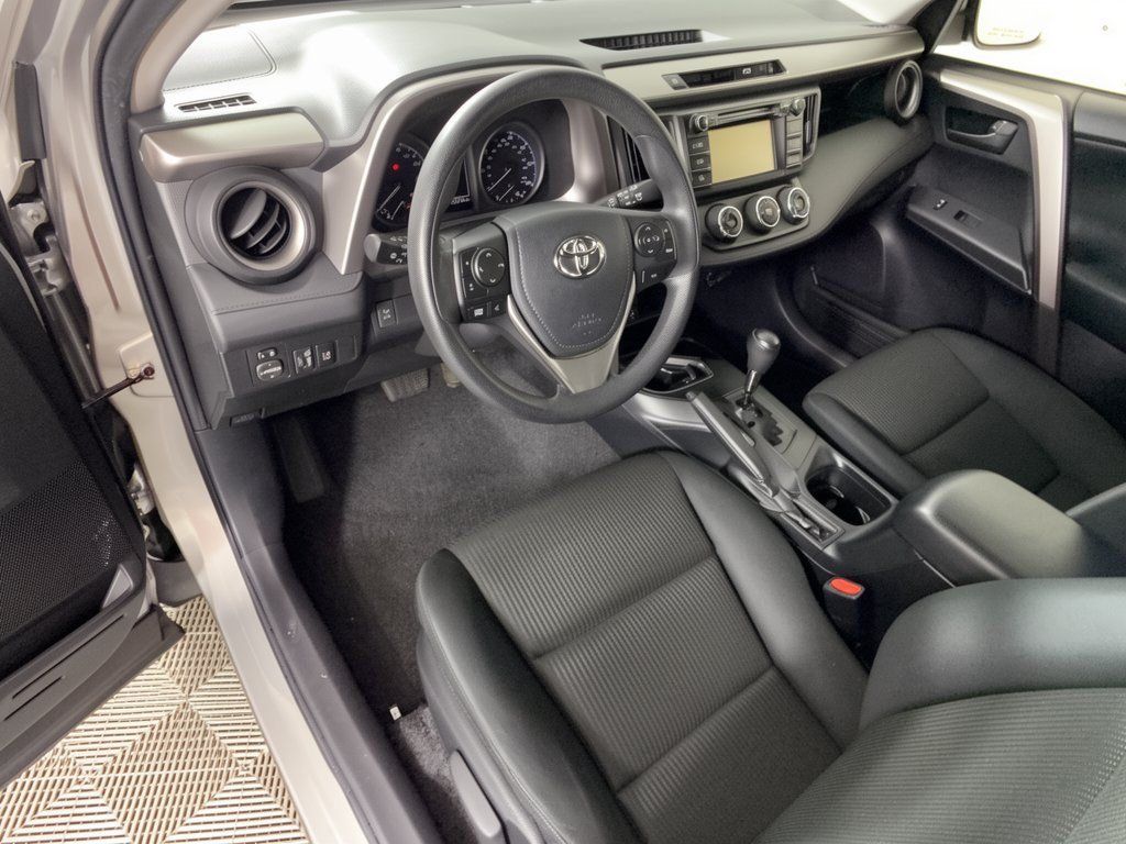 Used 2018 Toyota RAV4 LE w/ Carpet Mat Package AWD/4WD image 4