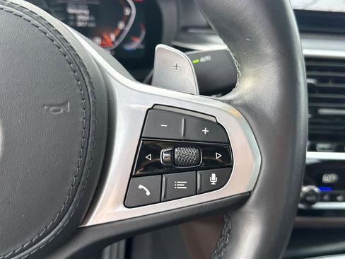 Used 2021 BMW M550i xDrive w/ Executive Package image 22