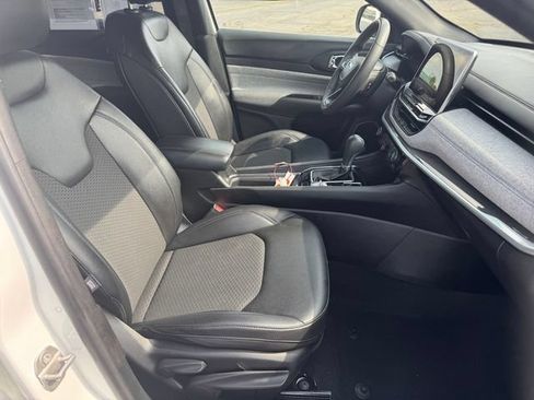 Certified 2024 Jeep Compass Latitude AWD/4WD image 14