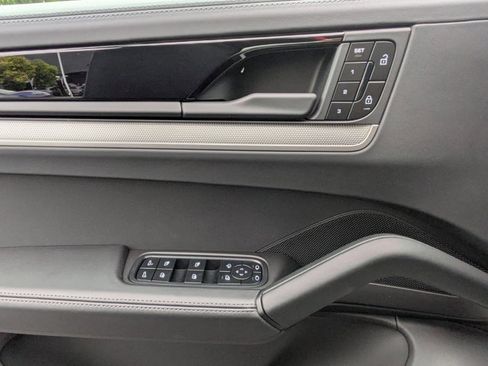 Certified 2025 Porsche Cayenne image 13