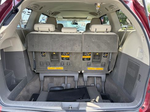 Used 2014 Toyota Sienna XLE AWD/4WD image 30