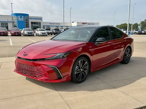 Used 2026 Toyota Camry XSE FWD image 3