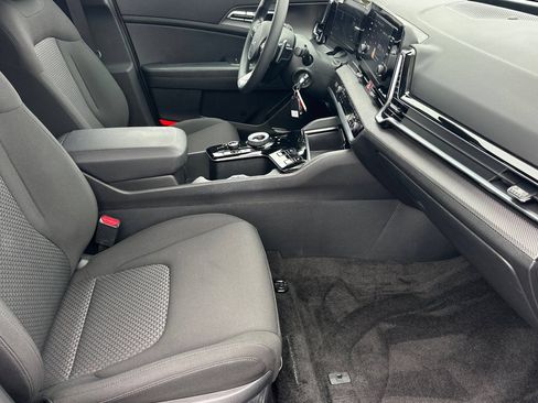 Certified 2025 Kia Sportage LX AWD/4WD image 16