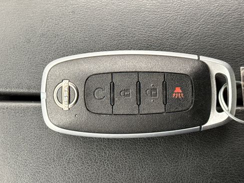 Used 2023 Nissan Rogue SV image 22