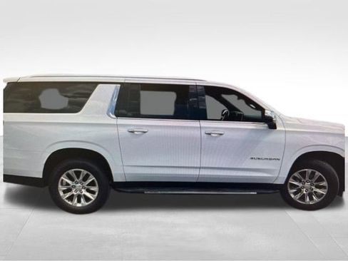 Used 2023 Chevrolet Suburban Premier AWD/4WD image 4