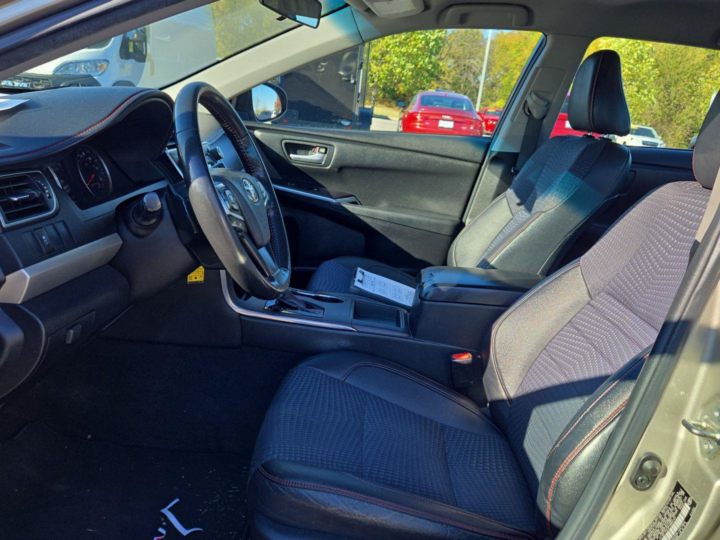 Used 2015 Toyota Camry SE FWD image 15