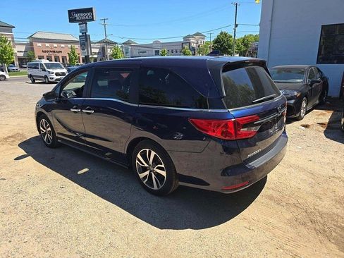 Used 2023 Honda Odyssey Touring image 3