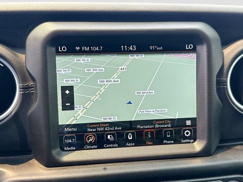Used 2022 Jeep Wrangler Unlimited Sahara AWD/4WD image 15