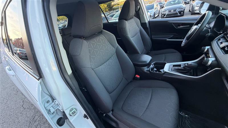 Used 2020 Toyota RAV4 XLE w/ Convenience Package FWD image 7