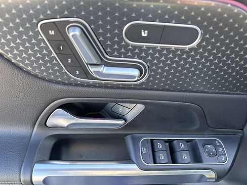 Used 2025 Mercedes-Benz GLB 250 image 20