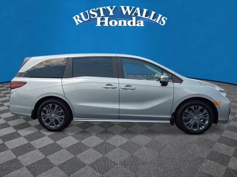 New 2026 Honda Odyssey Touring image 2