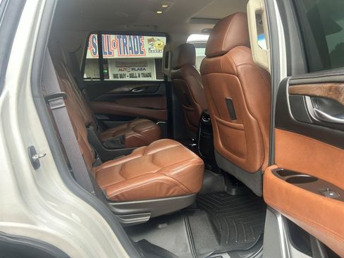 Used 2016 Cadillac Escalade Luxury AWD/4WD image 48