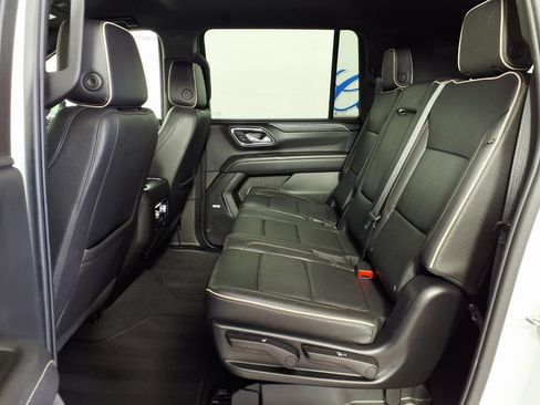 Used 2024 GMC Yukon XL SLT RWD image 8