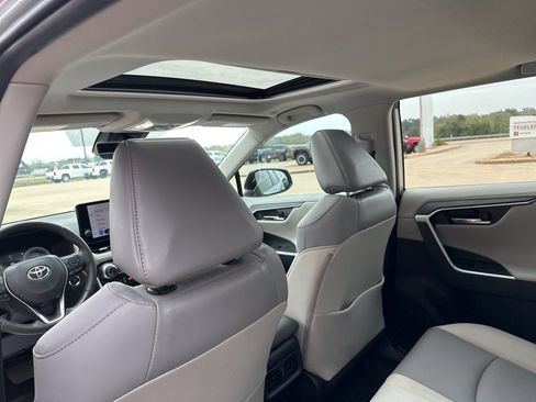 Used 2023 Toyota RAV4 Limited image 16