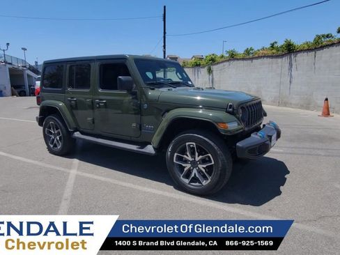 Used 2024 Jeep Wrangler Unlimited AWD/4WD image 2