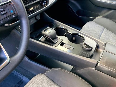 Certified 2023 Nissan Rogue SV image 17