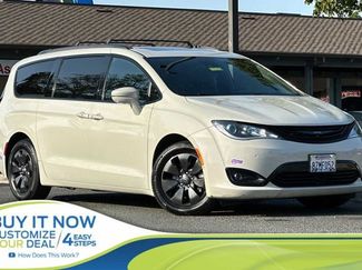 Used 2019 Chrysler Pacifica Limited w/ Advanced Safetytec Group image 1