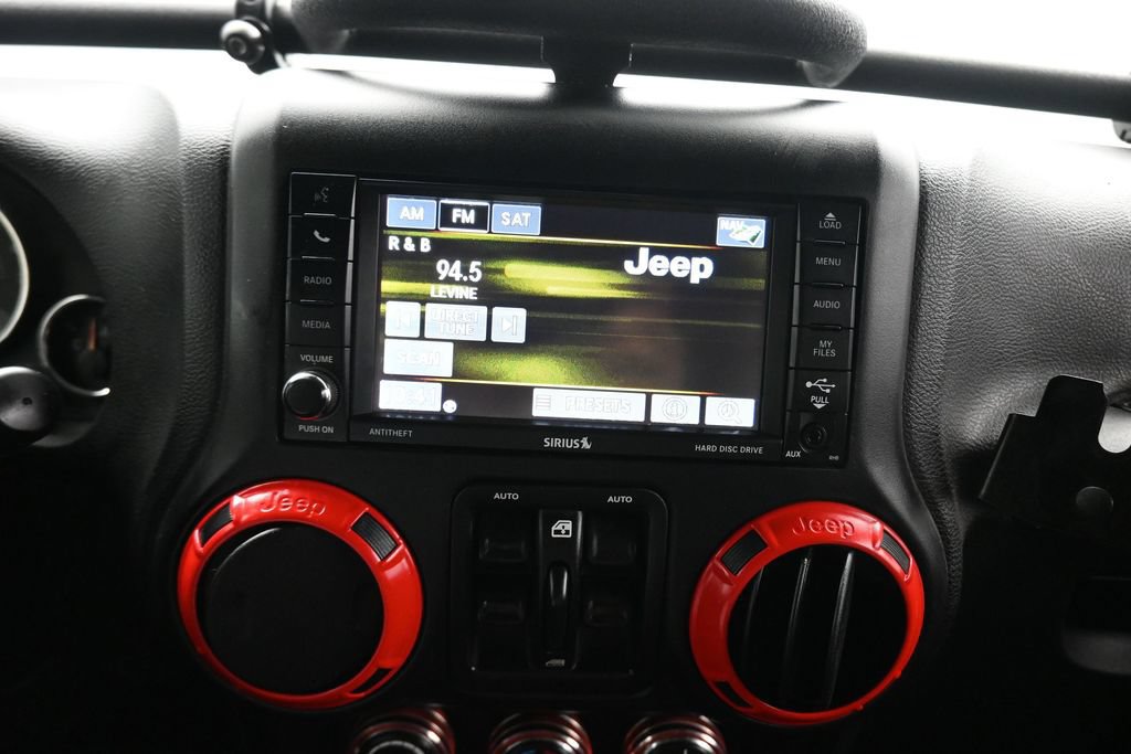 Used 2016 Jeep Wrangler Unlimited Rubicon w/ Connectivity Group AWD/4WD image 14
