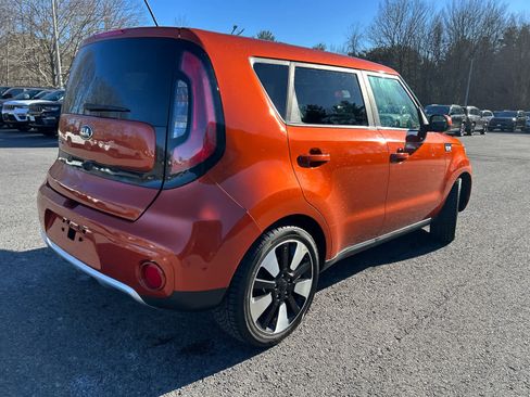 Used 2018 Kia Soul + image 8