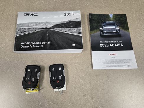 Certified 2023 GMC Acadia SLT w/ Technology Package image 17